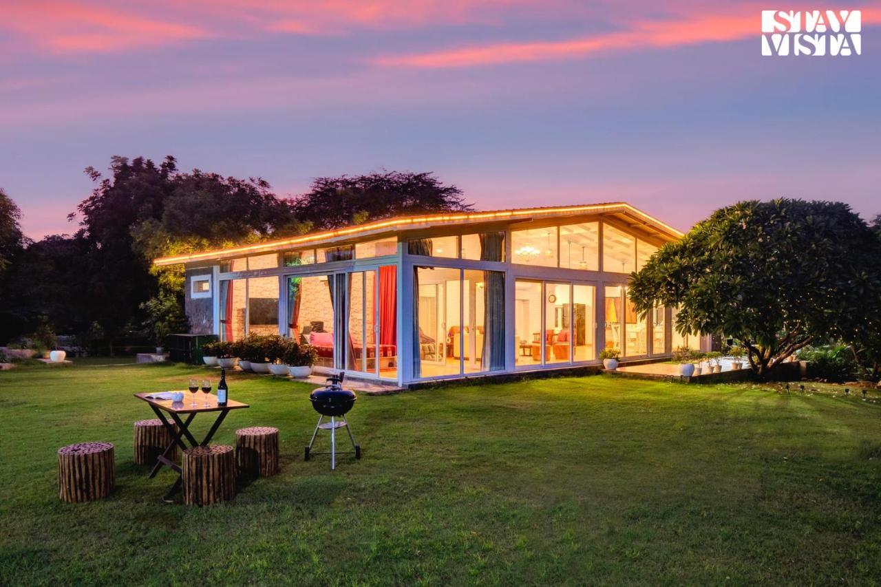 Stayvista's Glasshouse: Orchard Farmstay with Pool and Relaxation Gurgaon Exterior photo